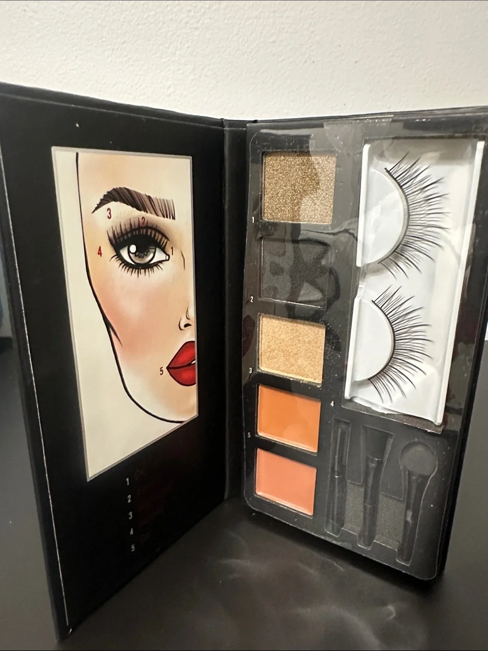 NWT Ardell Eye Palette with Peach & Gold Shades and Faux Lashes